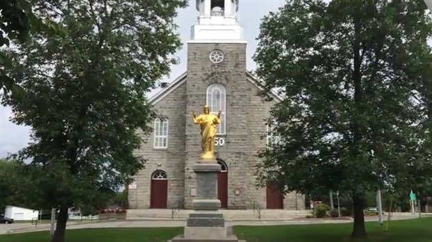 Normand DeLessard présente une visite de l'église de Saint-Éphrem