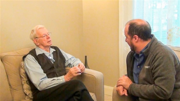 Normand DeLessard présente l'origine des « Jarrets Noirs » expliquée par Fabien Roy