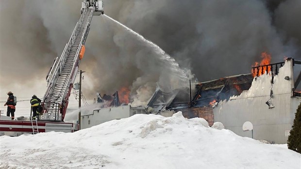 Un incendie en cours à l'ancien aréna de St-Prosper