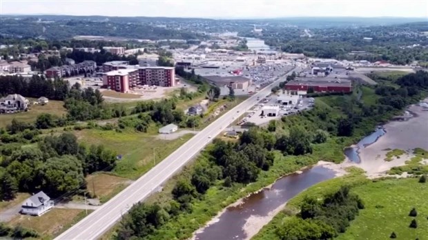 Normand DeLessard présente une vue aérienne de Saint-Georges 
