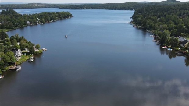 Normand DeLessard présente le lac Fortin vu des airs