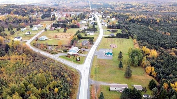 Normand DeLessard présente une vue aérienne de Saint-Louis-de-Gonzague