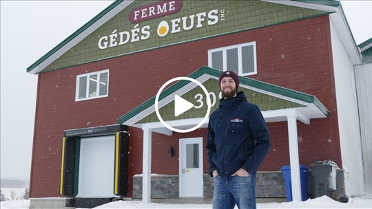 Un an après l’incendie, la ferme Gédésoeufs renaît et voit plus grand