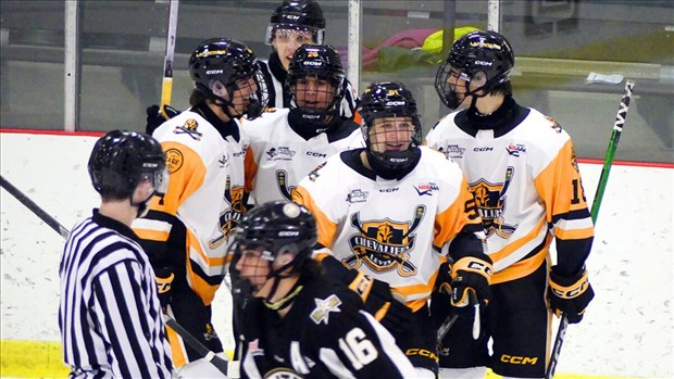 Explosion offensive en deuxième période pour les Chevaliers