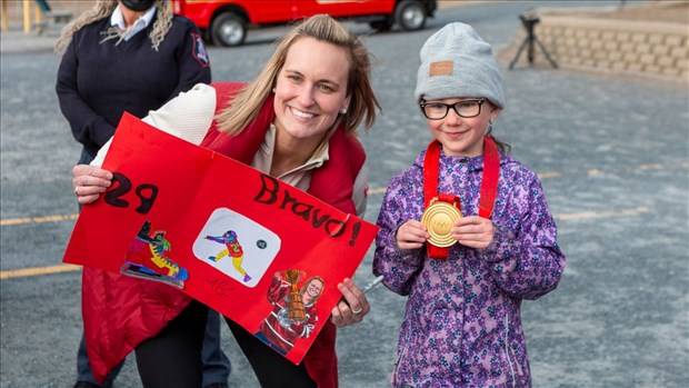 Jeux olympiques 2026: Beauceville se met aux couleurs de Marie-Philip Poulin