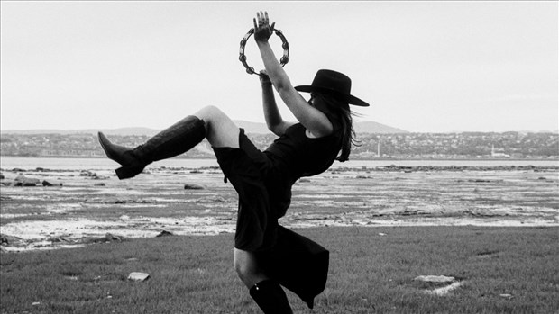 Un nouveau single pour Julia Mae Stone