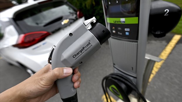 Ottawa prévoit d'ajouter 8000 nouvelles bornes de recharge