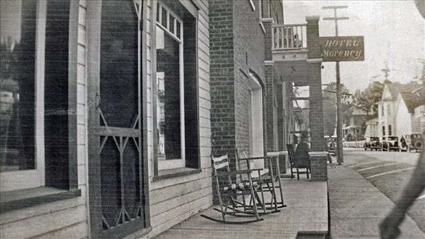 Les stationnements en diagonale autrefois au centre-ville