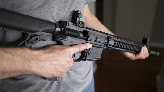La Cour suprême va examiner le recours contre l'interdiction fédérale d'armes à feu