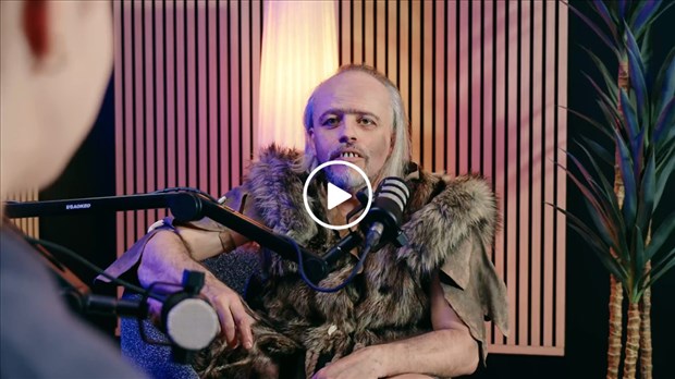 Les hommes préhistoriques Euh et Heu débarquent chez Publio