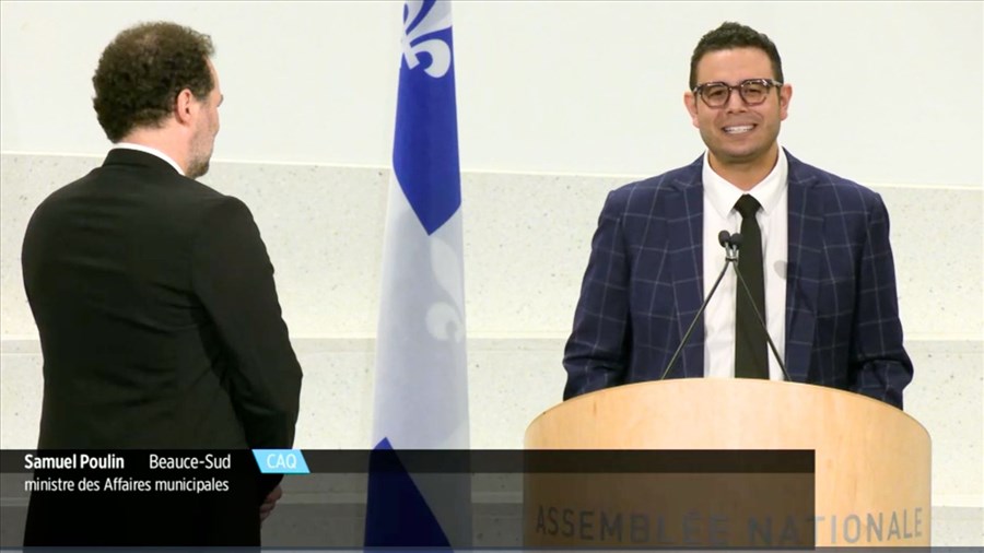 Samuel Poulin assermenté ministre des Affaires municipales
