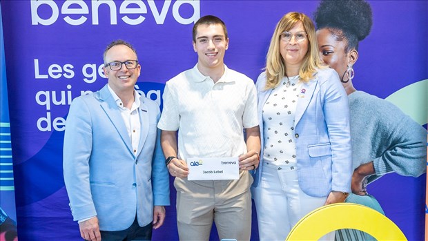 Snowboard cross: Jacob Lebel reçoit une bourse de 4 000$