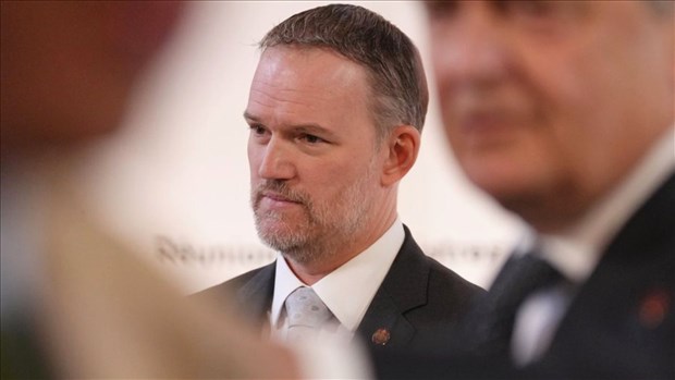 Les États-Unis envisagent de nouveaux droits de douane de 10 % sur le Canada